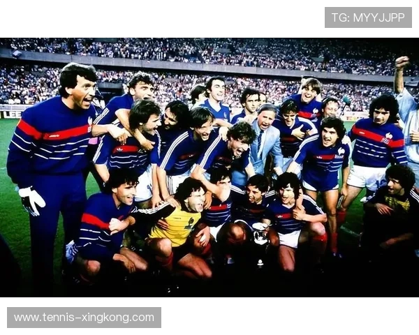 足球四大巨星精彩合影 展现传奇风采与球场魅力